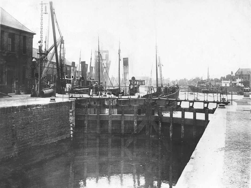 Dock and lock gates, 1914